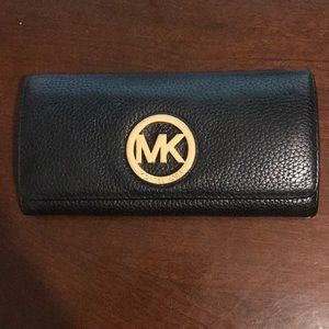 Michael Kors Carryall Wallet